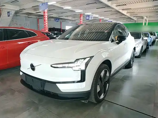 Volvo EX30 2025