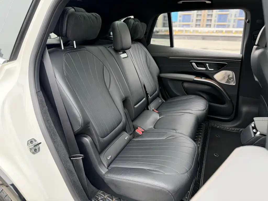 Mercedes-Benz EQS SUV 2023 — фото 22
