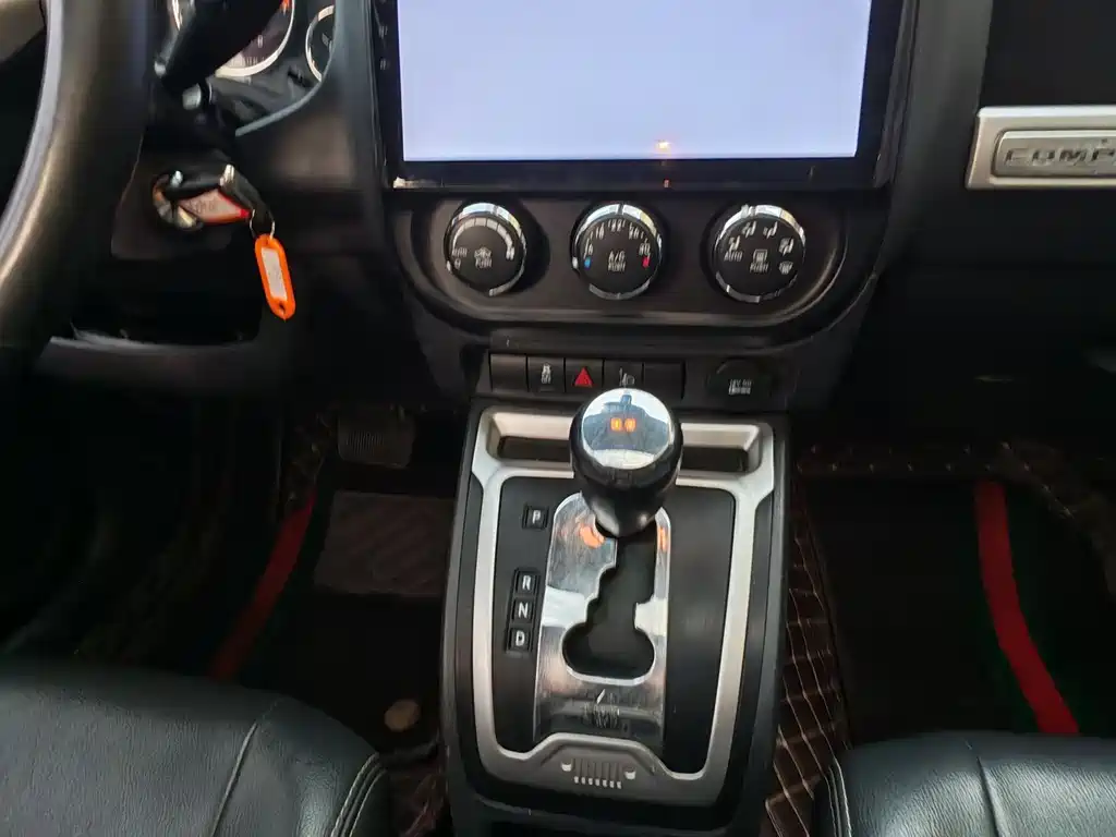 Jeep Compass 2016 — фото 10