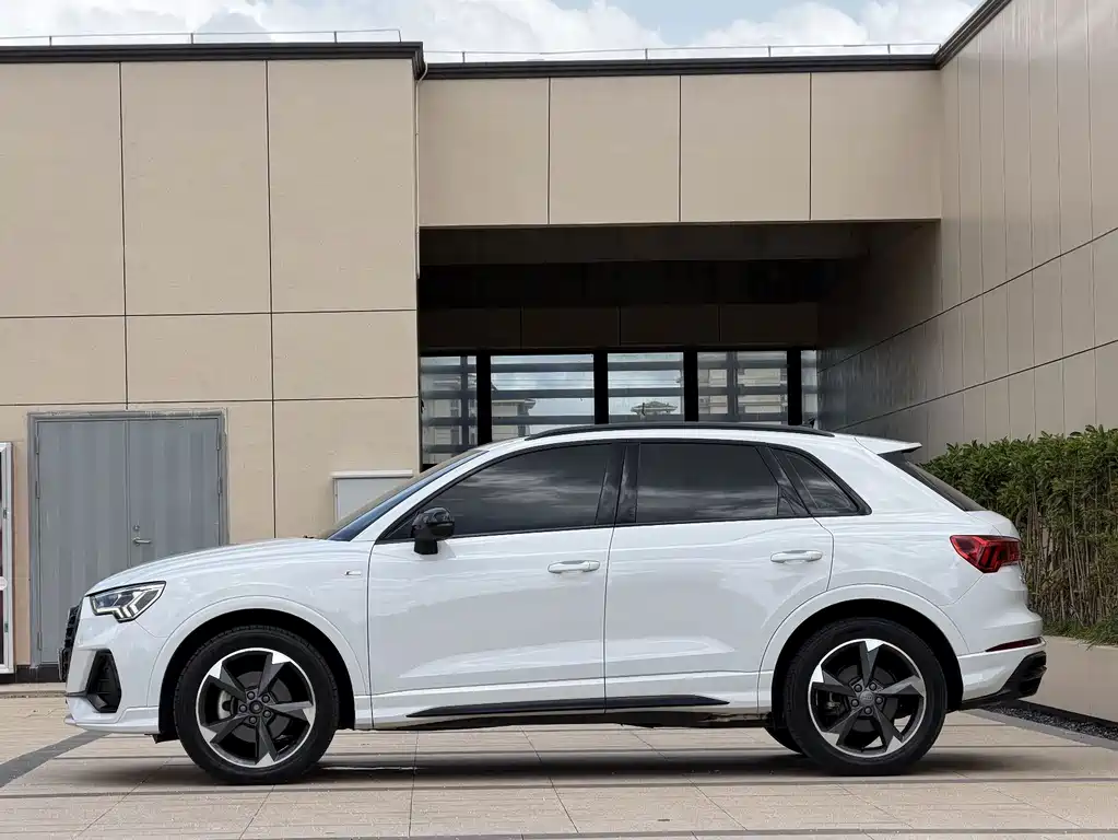 Audi Q3 2020 — фото 14