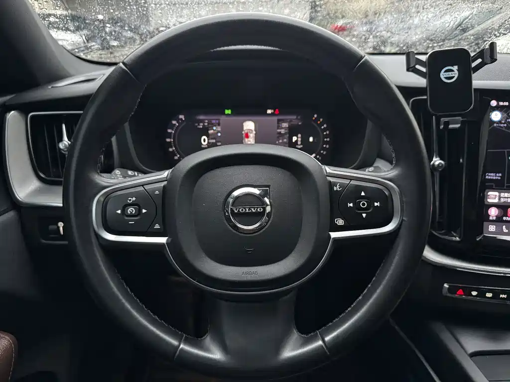 Volvo XC60 2021 — фото 14