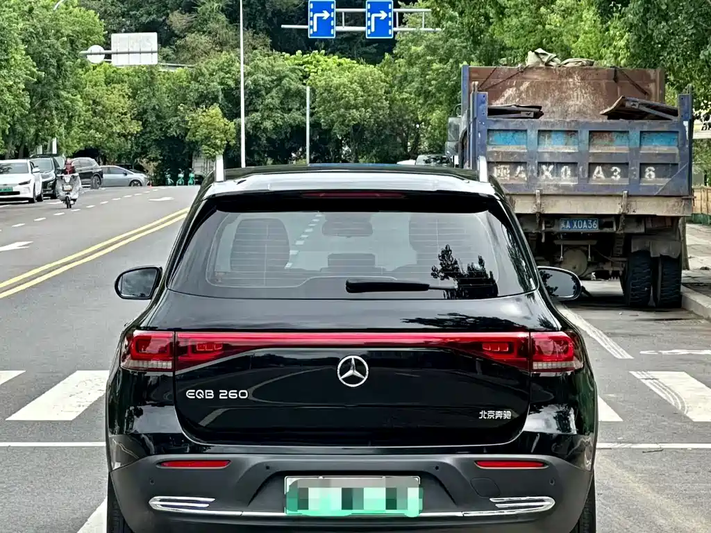 Mercedes-Benz EQB 2022