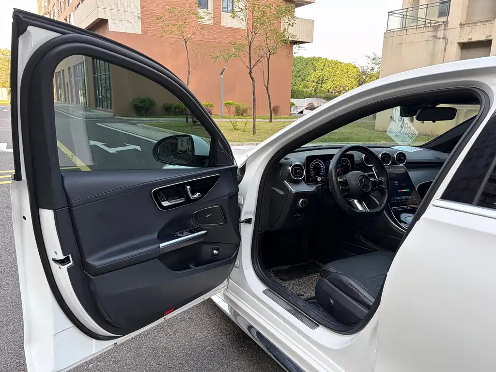 Mercedes-Benz C-Class 2023 — фото 11