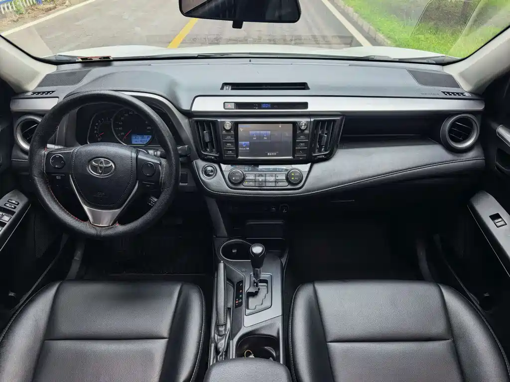 Toyota RAV4 2017 — фото 6