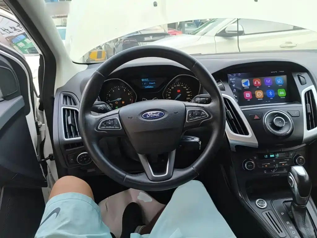 Ford Focus 2015 — фото 11