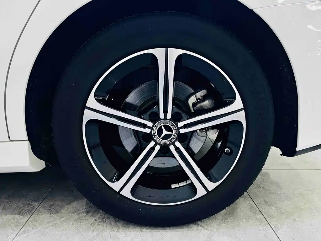 Mercedes-Benz A-Class 2024 — фото 17