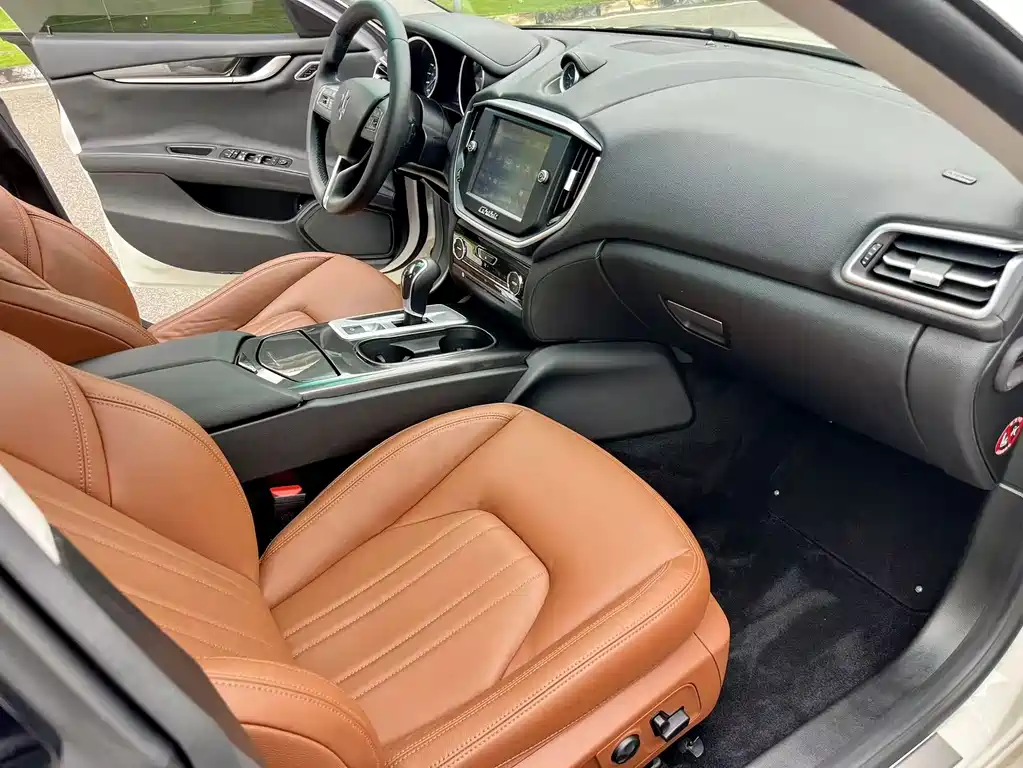 Maserati Ghibli 2016 — фото 12