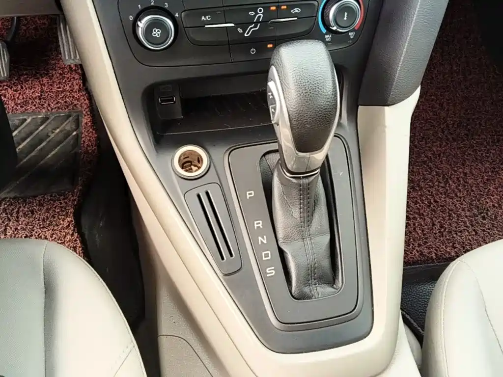 Ford Focus 2016 — фото 14