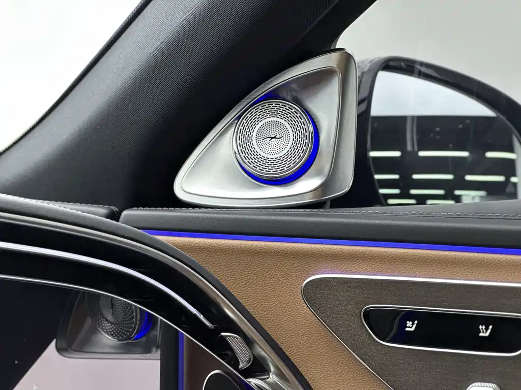 Mercedes-Benz E-Class 2025 — фото 15