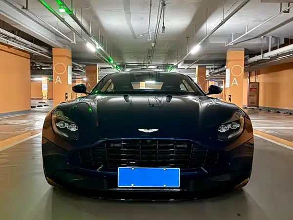 Aston Martin DB11 2018