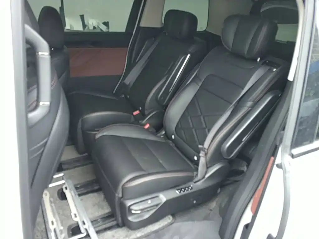 GAC Trumpchi E8 PHEV 2024 — фото 17