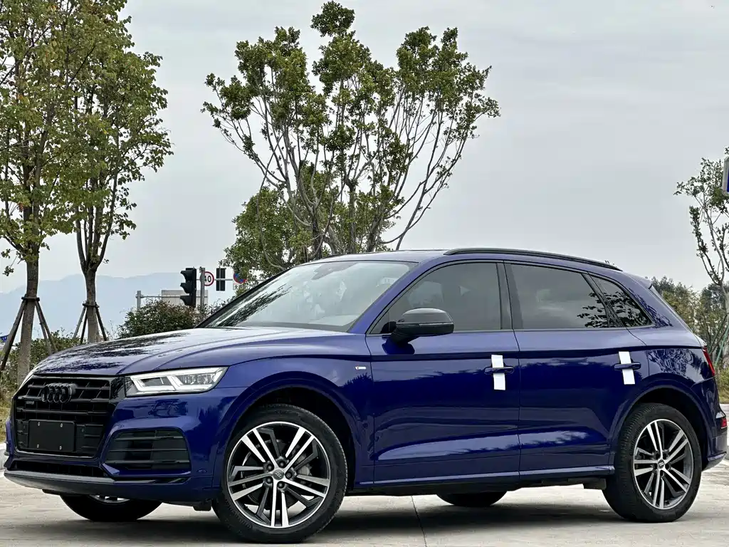 Audi Q5L 2021 — фото 1