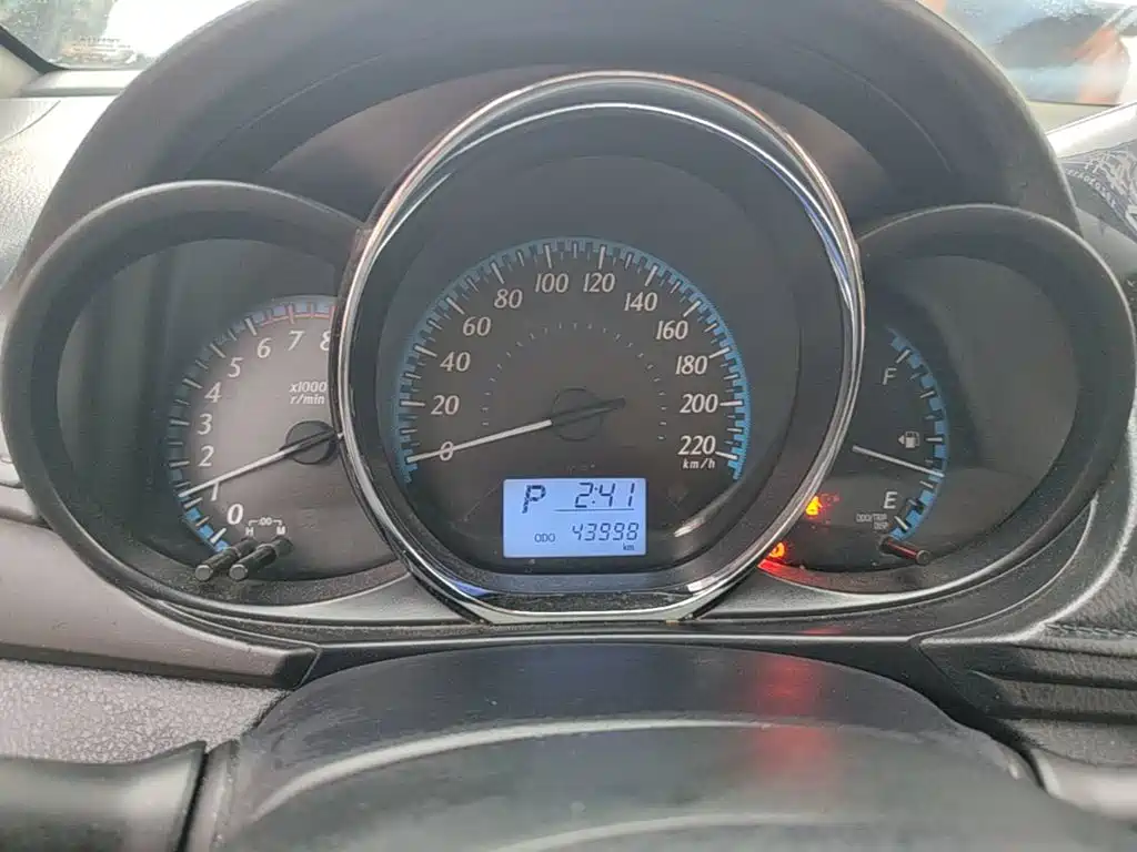 Toyota Yaris L 2019 — фото 12