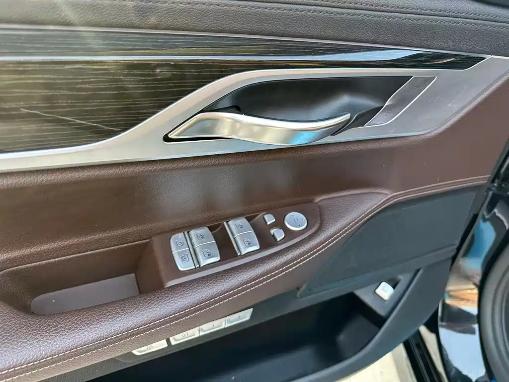 BMW 7 Series 2018 — фото 16