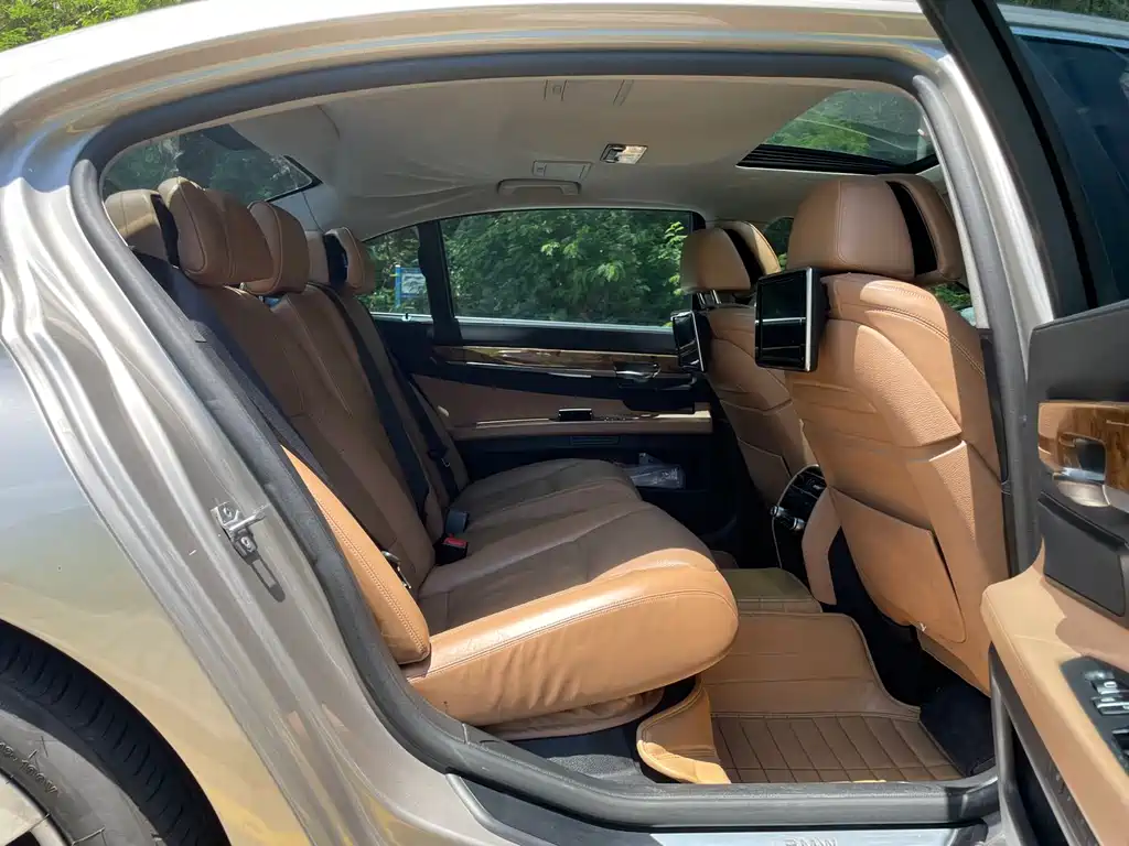 BMW 7 Series 2013 — фото 18