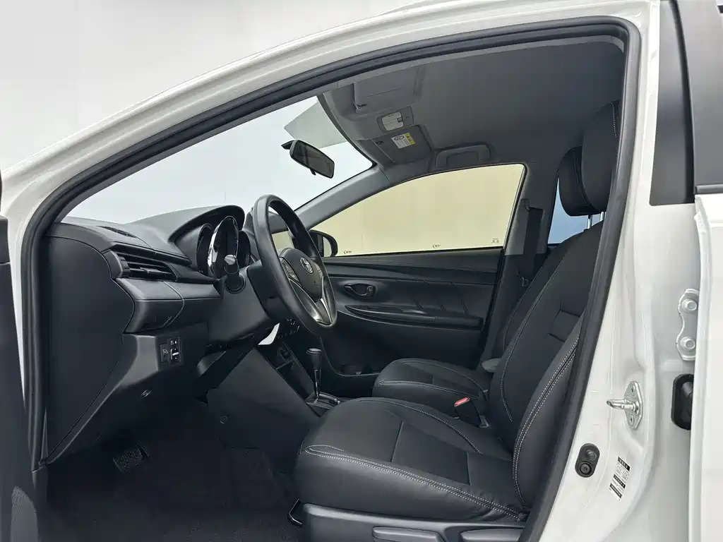 Toyota Yaris L 2023