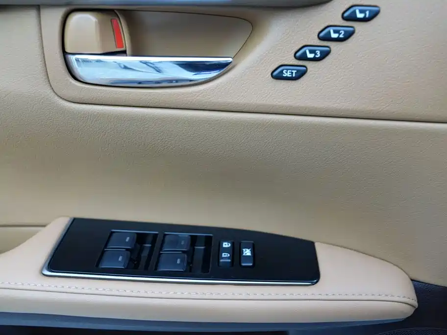 Lexus ES 2017 — фото 17