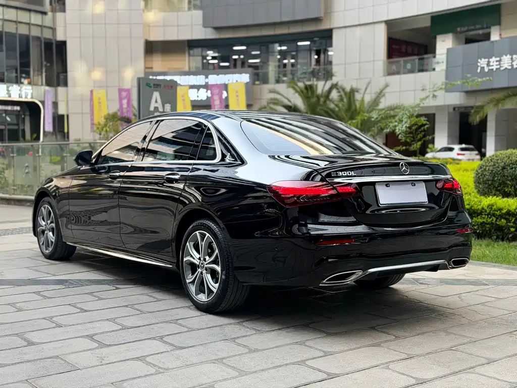Mercedes-Benz E-Class 2023 — фото 7
