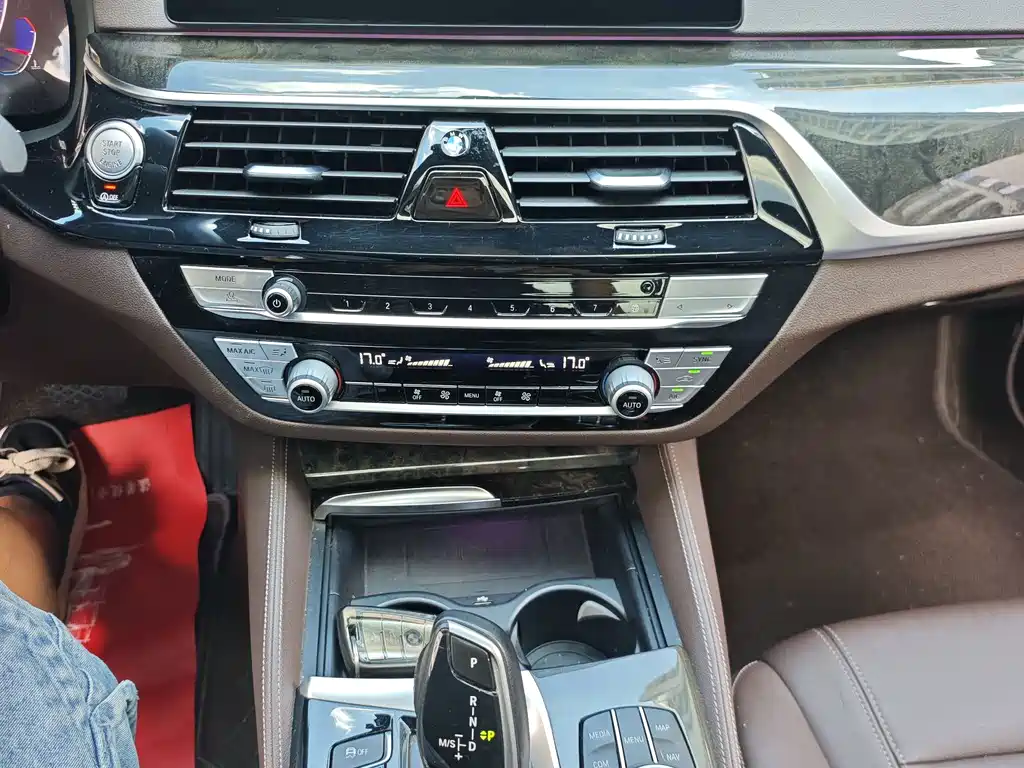 BMW 5 Series 2020 — фото 12