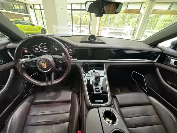 Porsche Panamera 2021