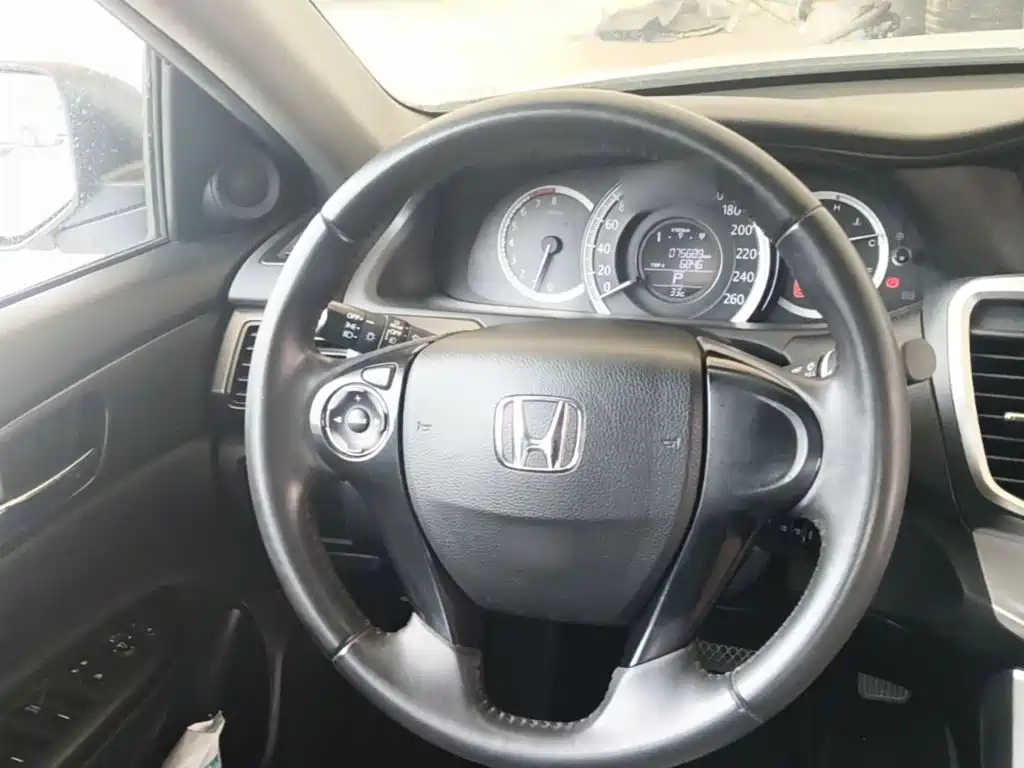Honda Accord 2016 — фото 11