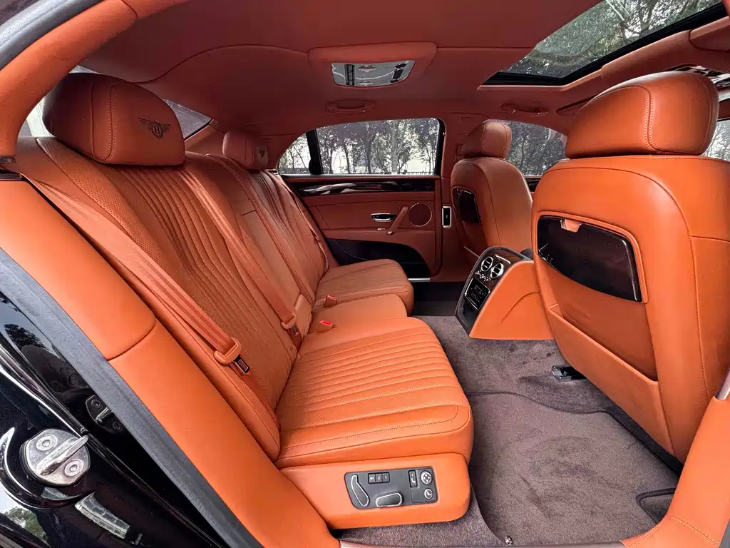 Bentley Flying Spur 2018 — фото 11