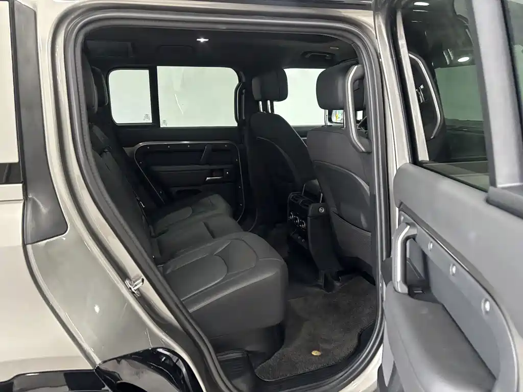 Land Rover Defender 2025 — фото 26