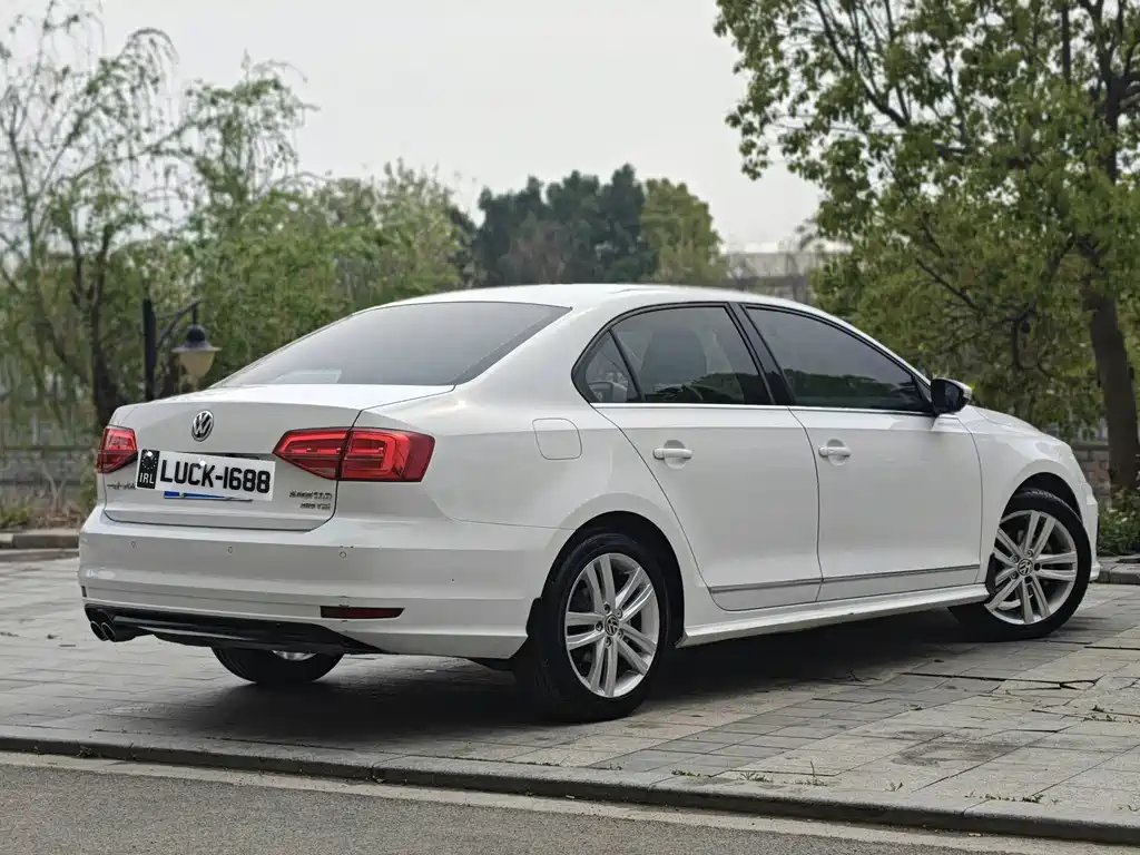 Volkswagen Sagitar 2019