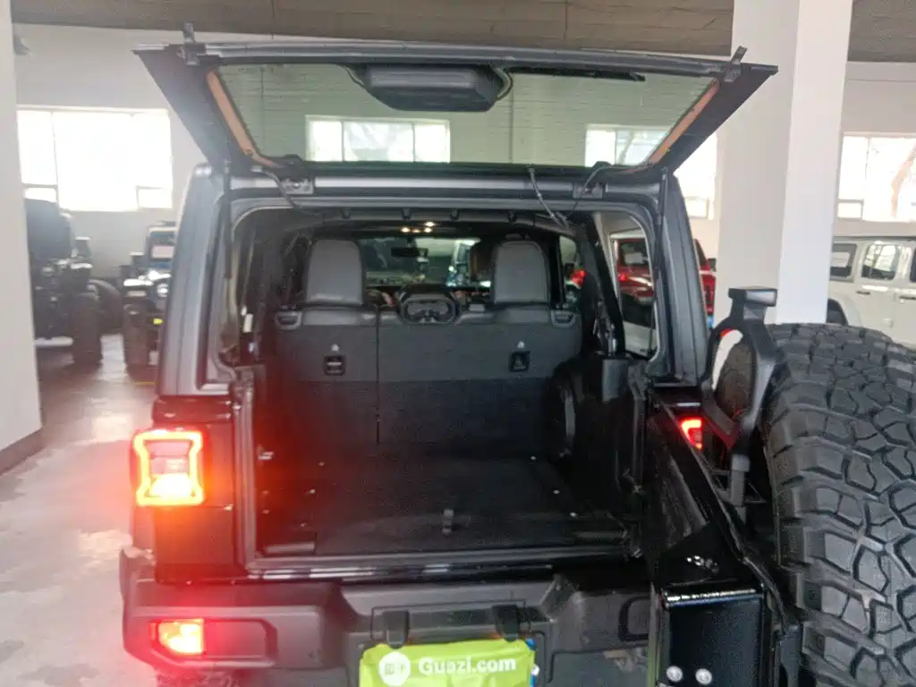 Jeep Wrangler 2022 — фото 16