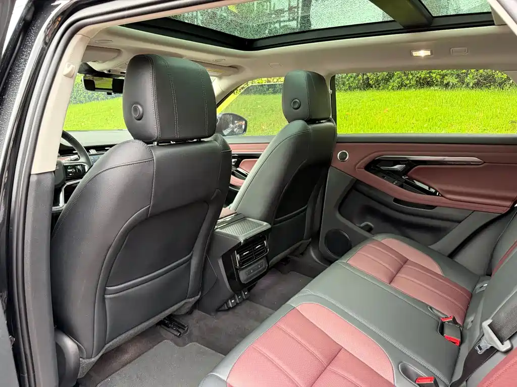 Land Rover Range Rover Evoque 2022 — фото 11