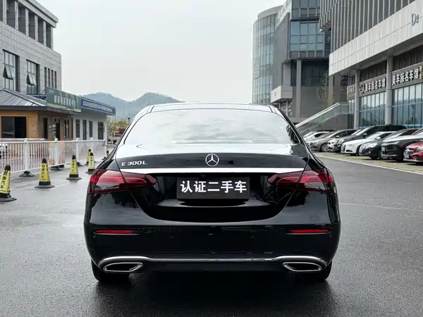 Mercedes-Benz E-Class 2022