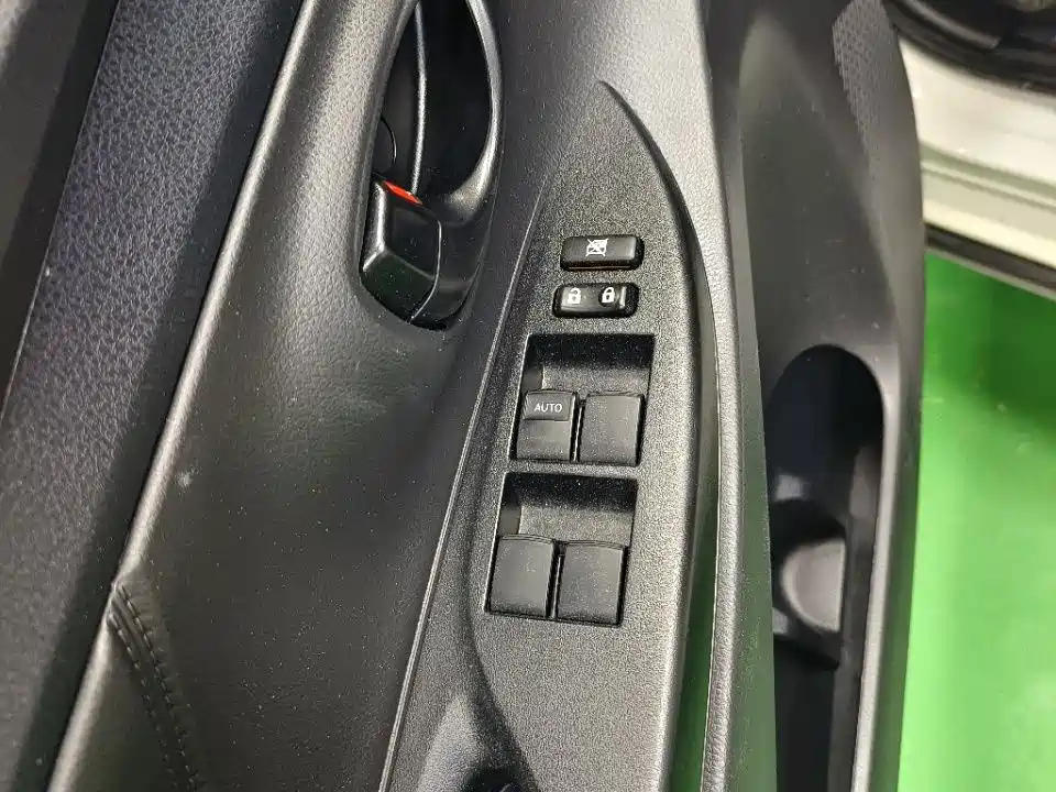 Toyota Yaris L 2023 — фото 11