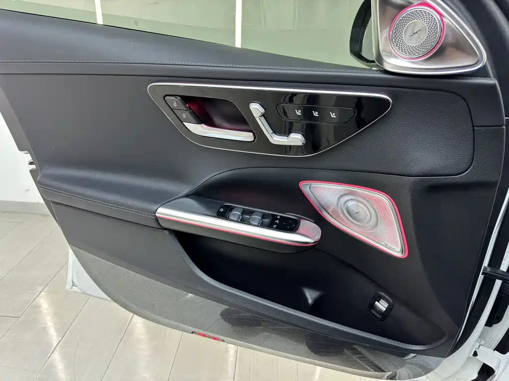 Mercedes-Benz C-Class 2023 — фото 14