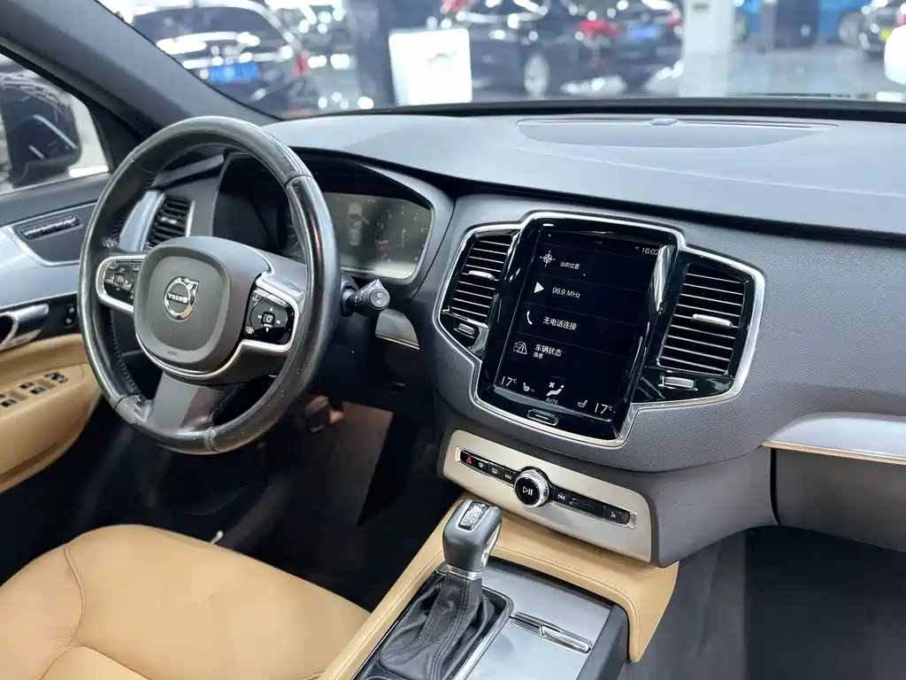 Volvo XC90 2017 — фото 19