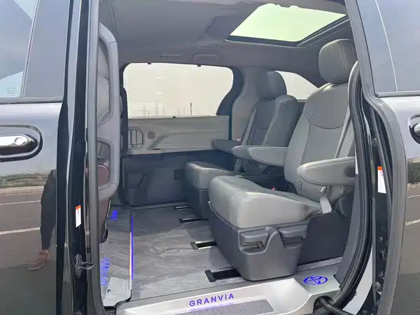 Toyota Granvia 2024