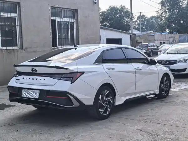 Hyundai Elantra 2023