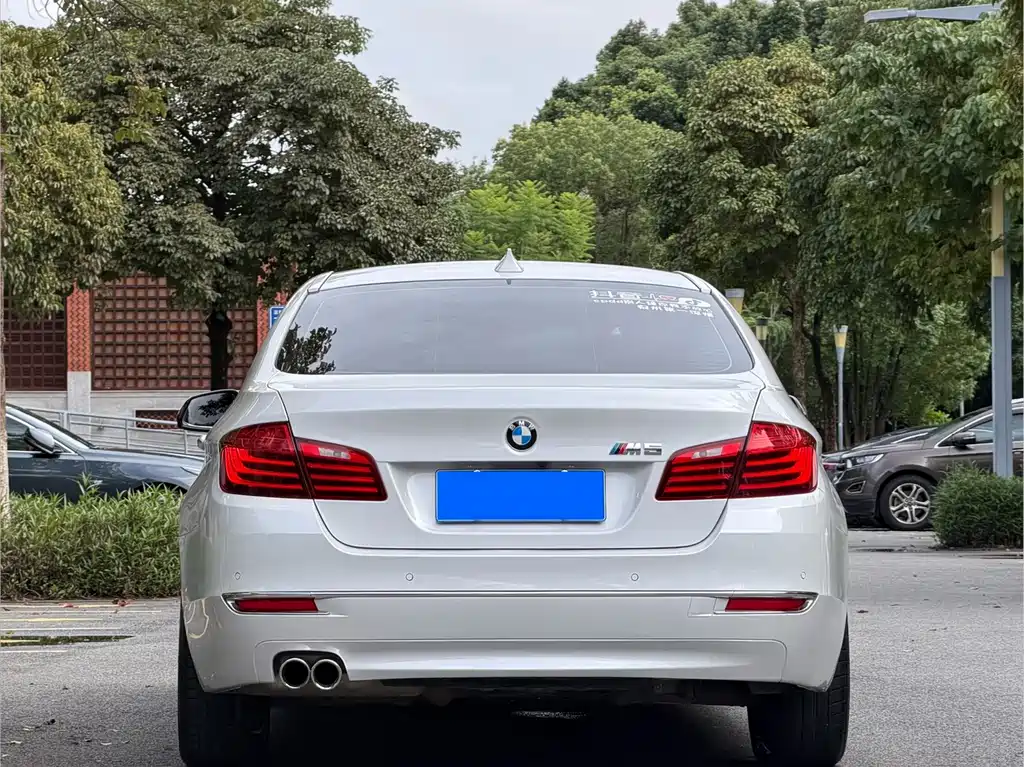 BMW 5 Series 2017 — фото 11