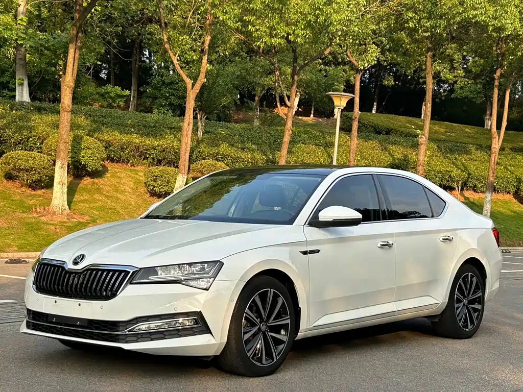 Skoda Superb 2022 — фото 3