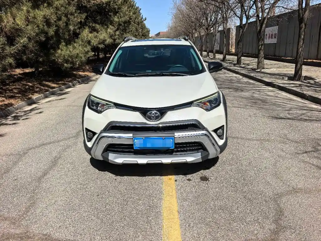 Toyota RAV4 2019 — фото 2