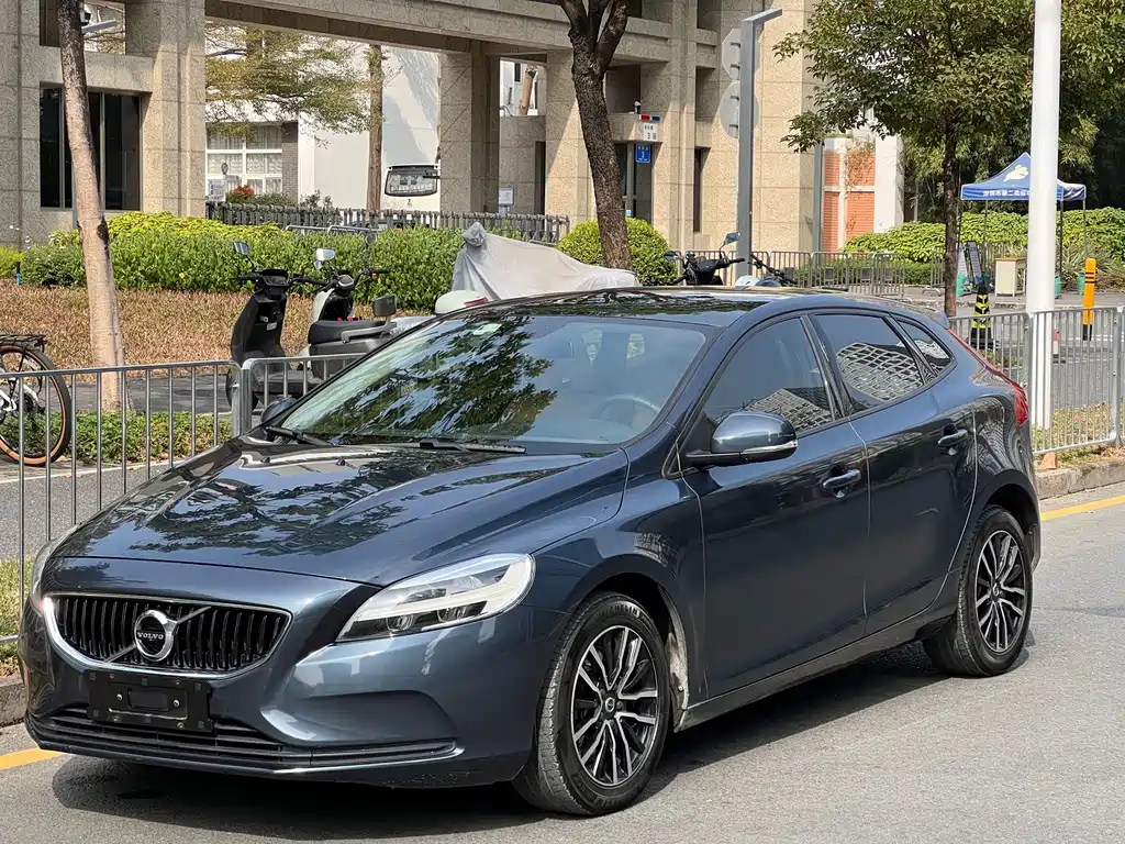 Volvo V40 2018