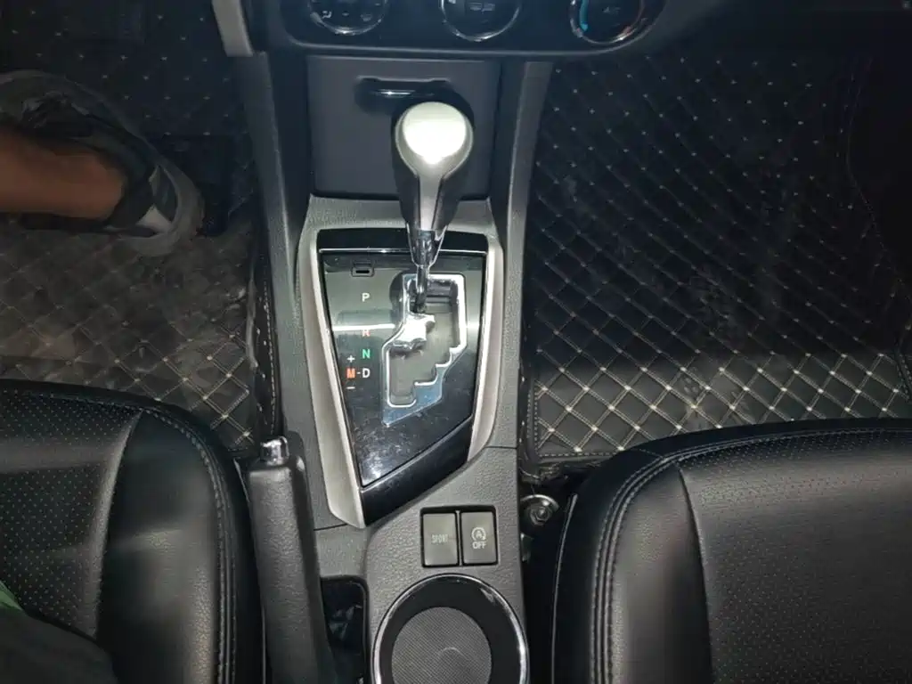 Toyota Corolla 2018 — фото 14