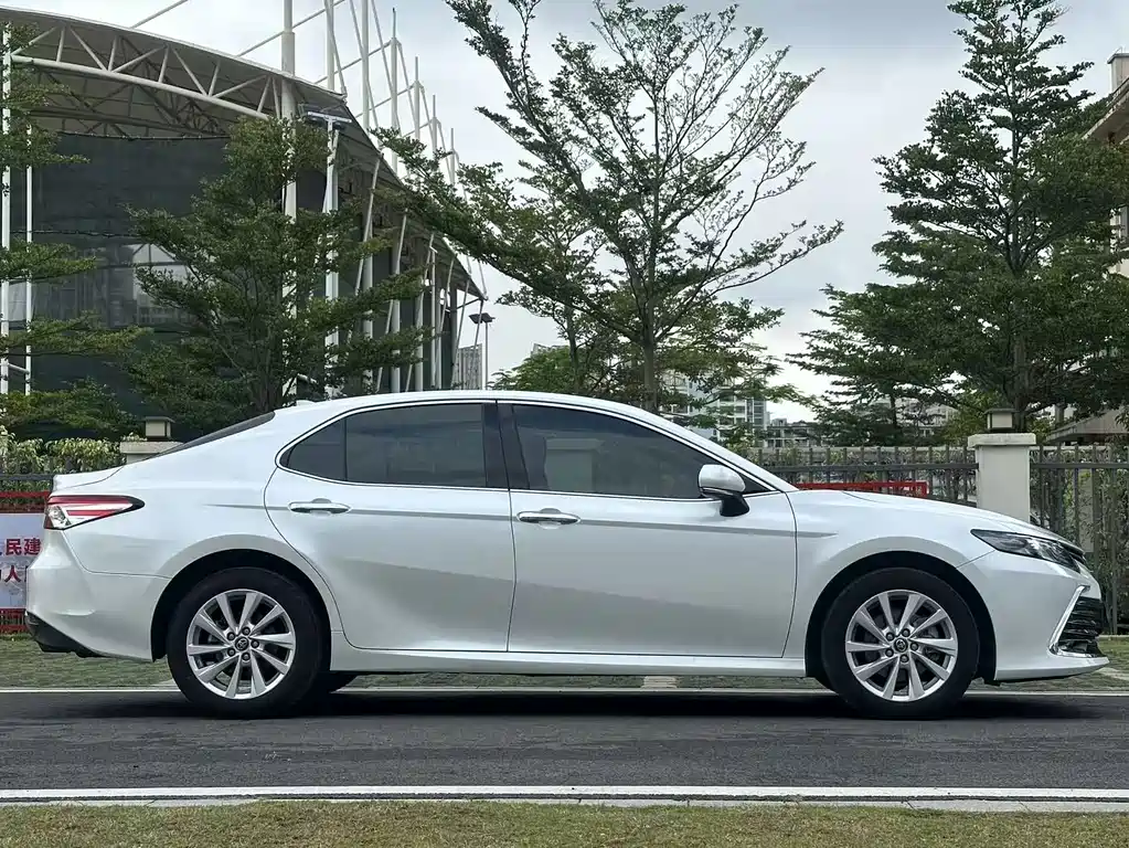 Toyota Camry 2021 — фото 4