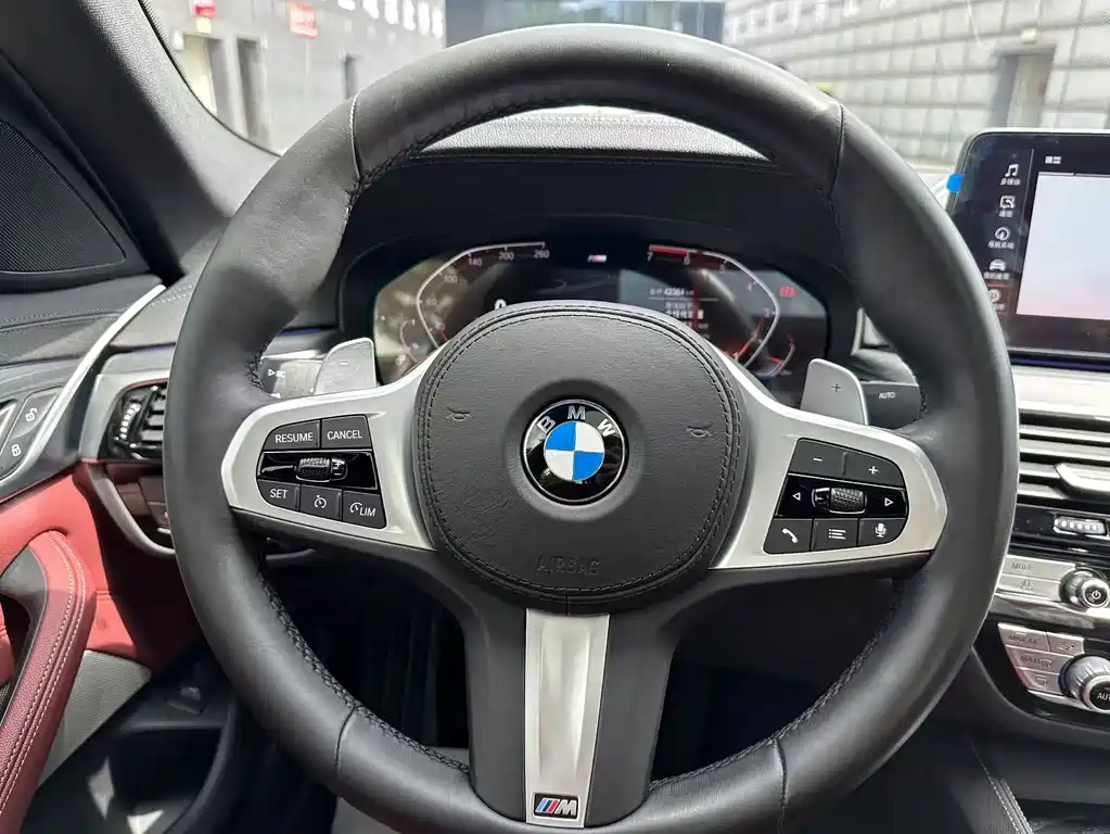 BMW 5 Series 2021 — фото 11