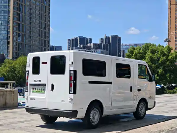 SRM Xinyuan E3 2025