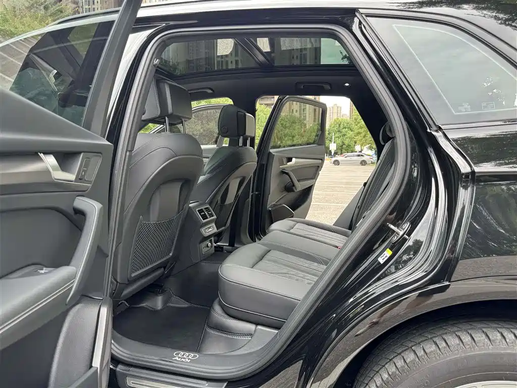 Audi Q5L 2023 — фото 16