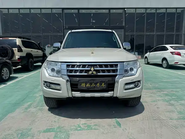 Mitsubishi Pajero 2020