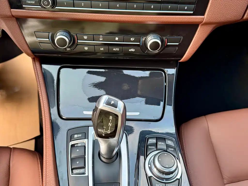 BMW 5 Series 2014 — фото 11