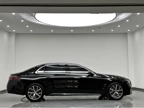 Mercedes-Benz E-Class 2024