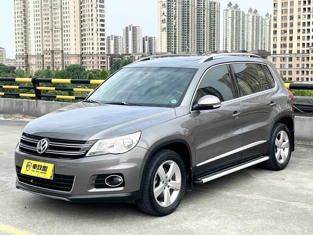 Volkswagen Tiguan 2011 — фото 1