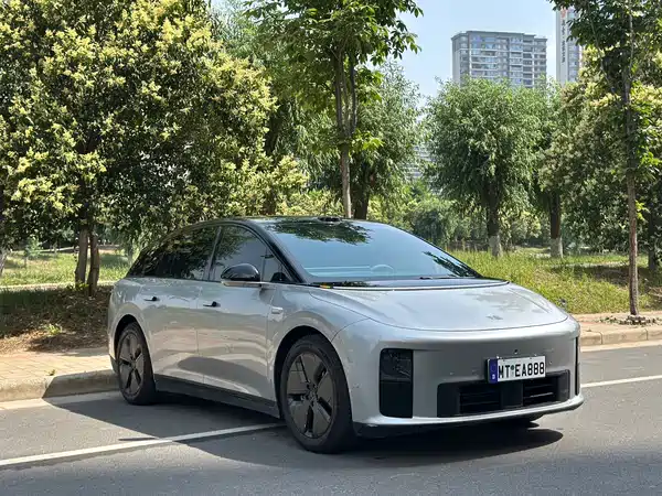 Li Auto i6 2025